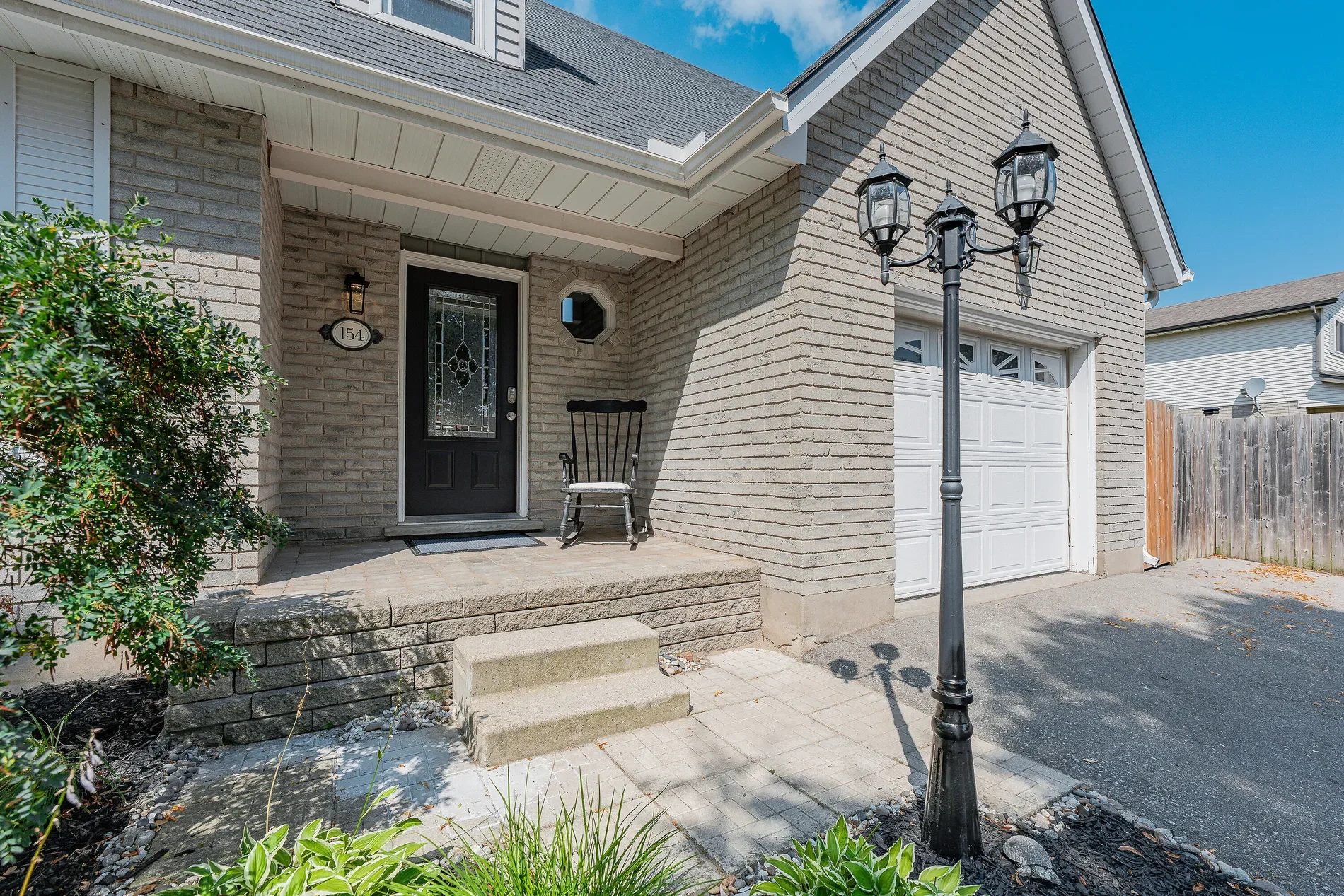 Exterior photo 5