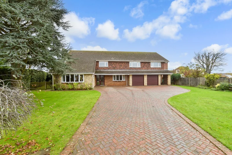 5 bedroom Detached House for sale in Dover