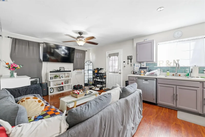 1040 Delacy, Martinez, California, United States. - Photo 15