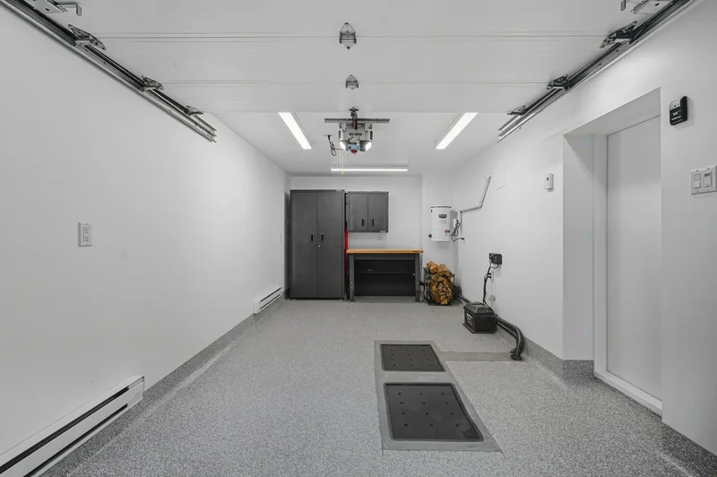 19 Av. Lazard, Mount Royal, Quebec, Canada. - Photo 7