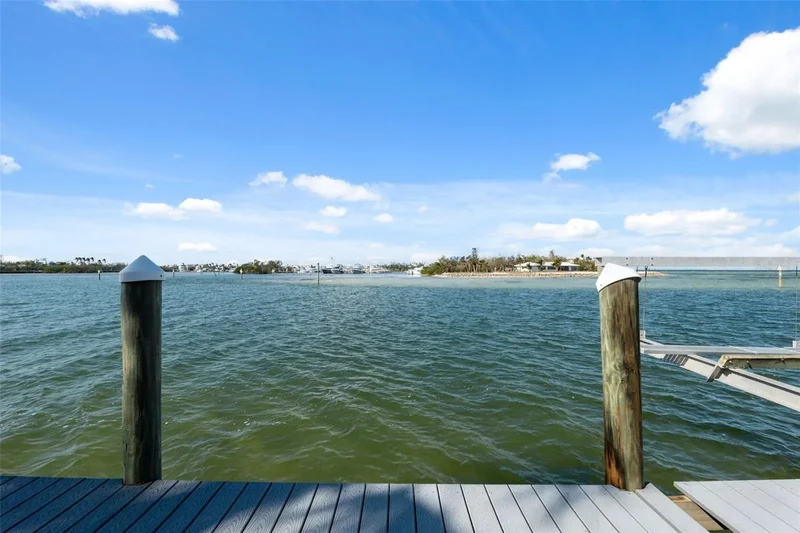 727 KEY ROYALE DRIVE, Holmes Beach, Florida, United States. - Photo 52