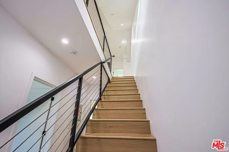 11732 Gilmore Street, Los Angeles, California, United States. - Photo 27