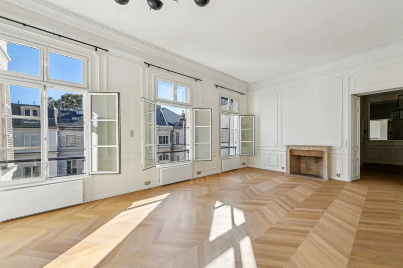 PARIS, J 75008, Paris, Île-de-France, France. - Photo 8