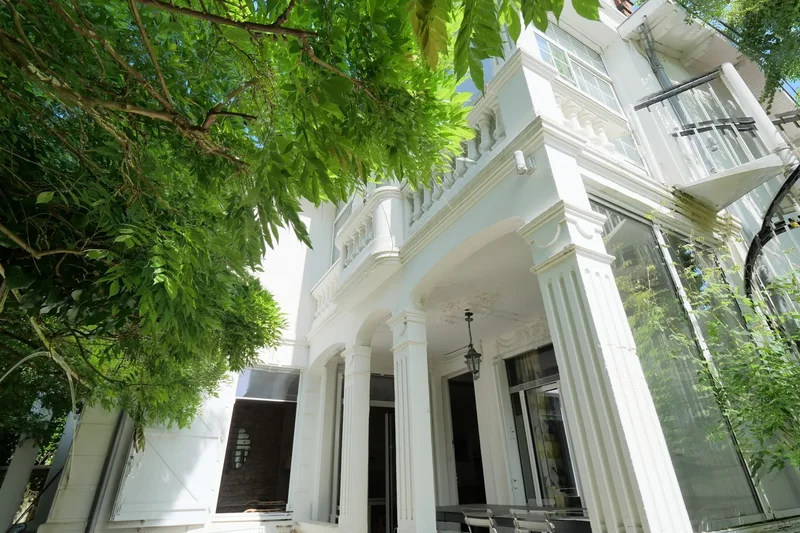 Royan Le Chay 1900! An Architectural Originality!