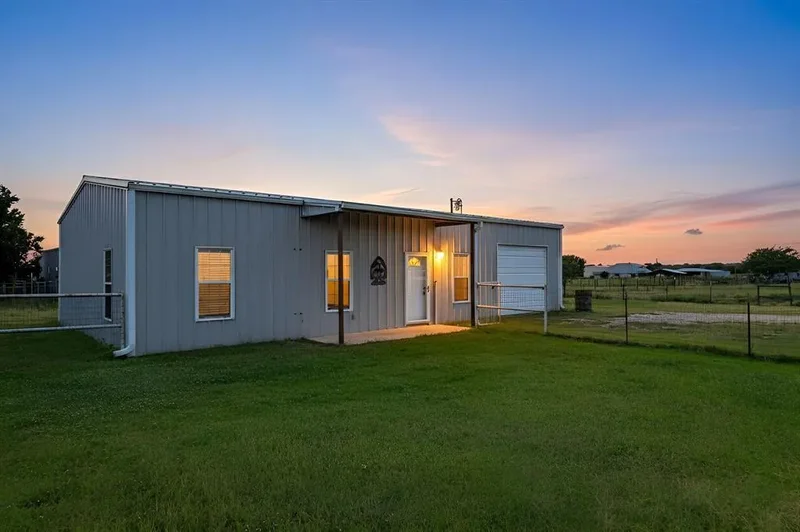 Single Family Residence in Tioga