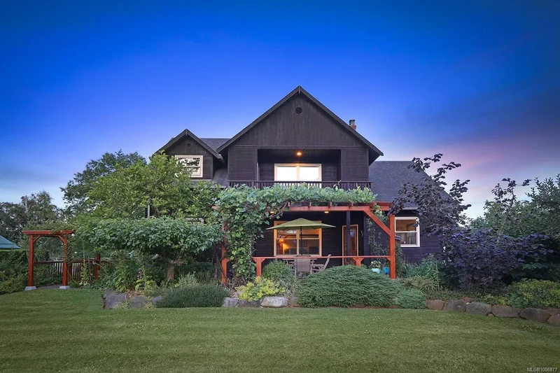 A perfect blend of comfort, craftsmanship, & countryside.