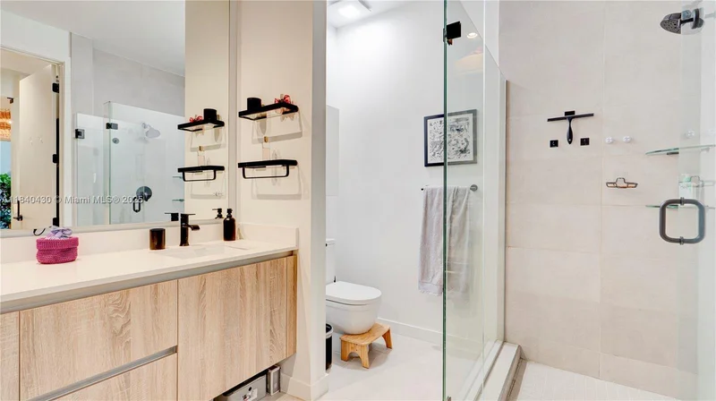 545 SW 11th St 105, Miami, Florida, United States. - Photo 32