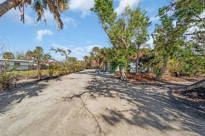 105 Mound RD, Fort Myers Beach, Florida, United States. - Photo 19