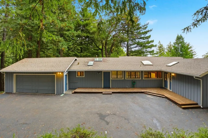 Single Family Residence in Los Gatos