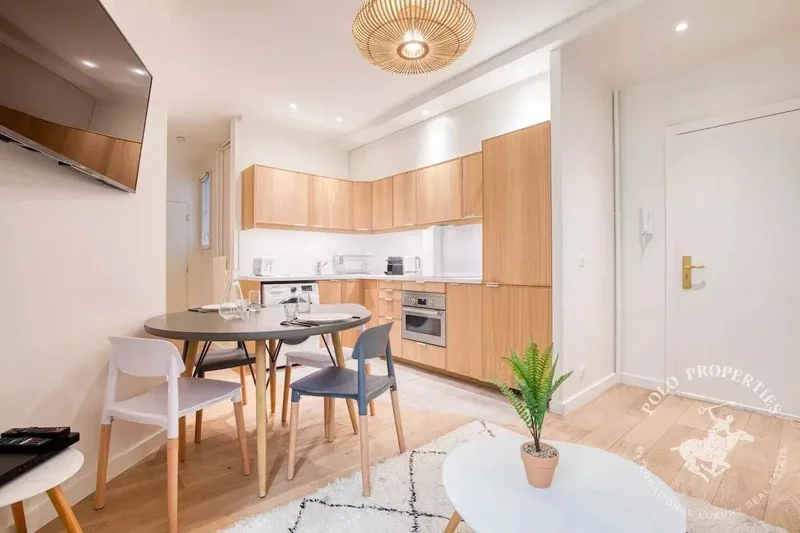 4 Rue de Miromesnil, Paris, Île-de-France, France. - Photo 2