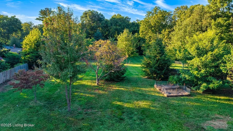 6803 Brownsboro Rd, Louisville, KY 40222, Glenview, Kentucky, United States. - Photo 40