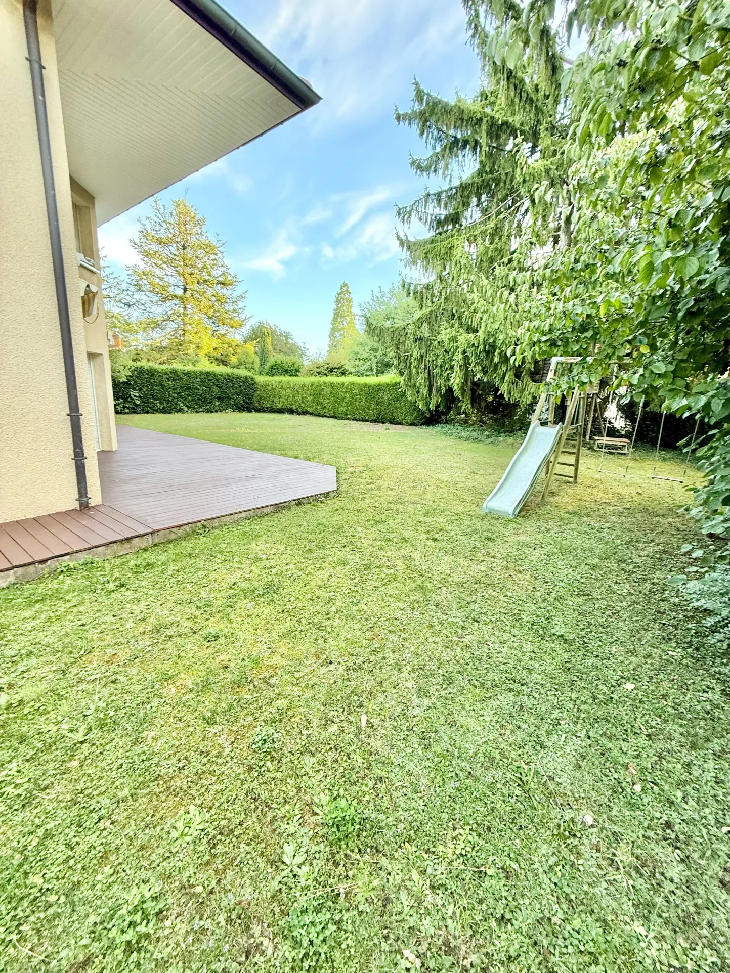Exterior photo 3
