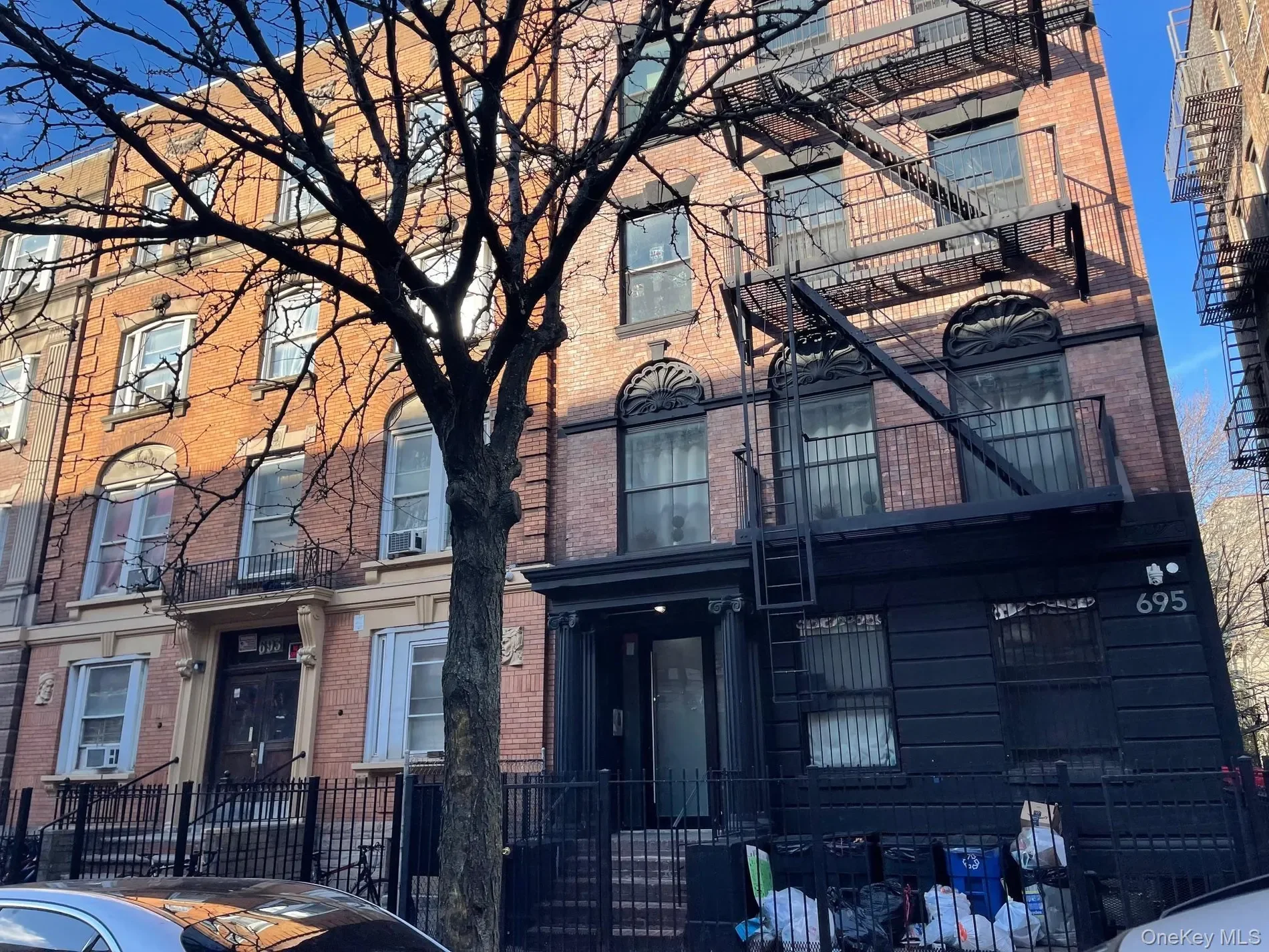 Exterior photo 6