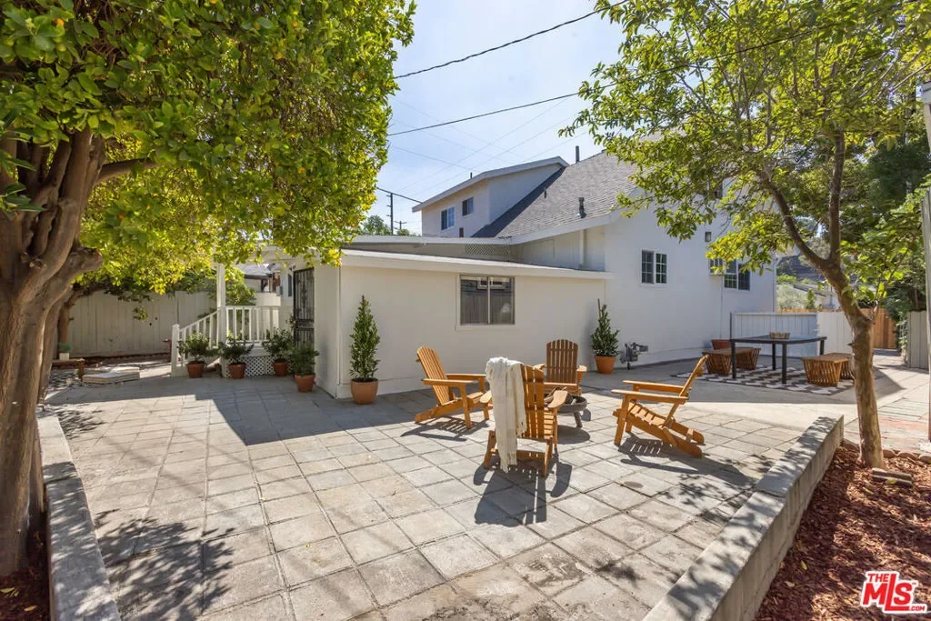 1945 Yosemite Drive, Los Angeles, California, United States. - Photo 2