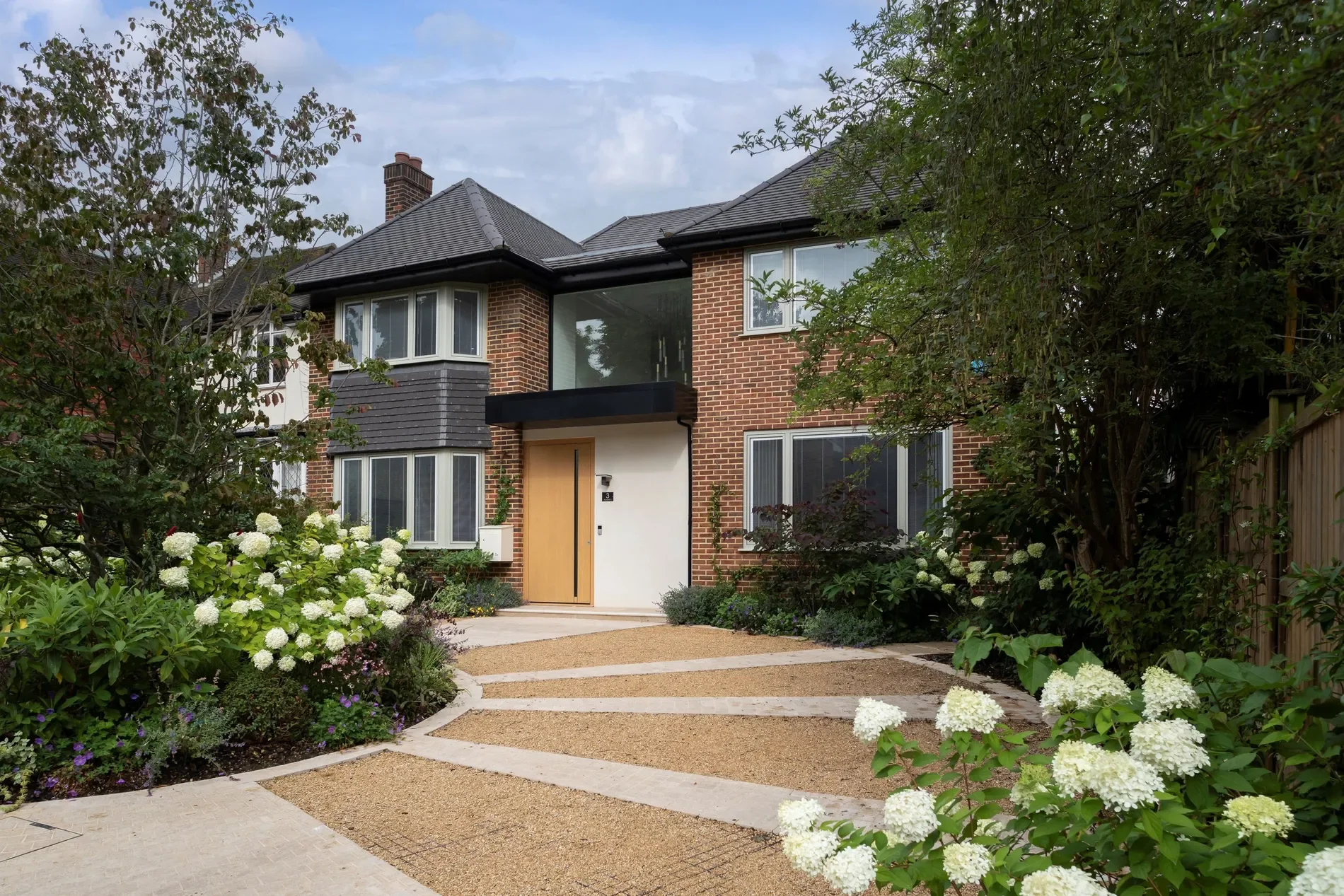 Exterior photo 2