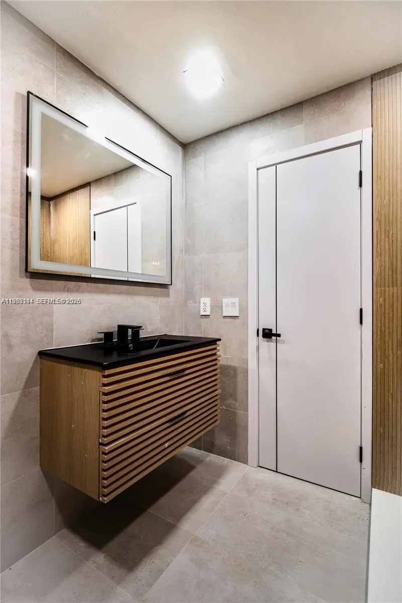 5561 NE 28th Ave, Fort Lauderdale, Florida, United States. - Photo 27