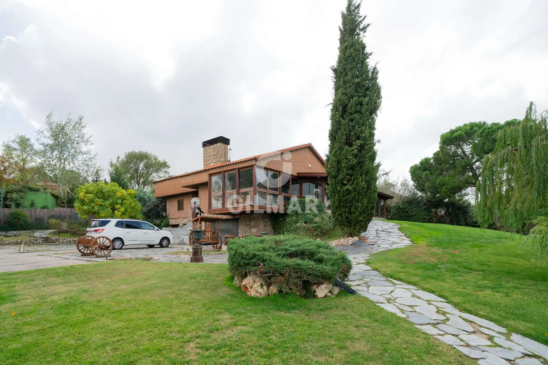 Exterior photo 9