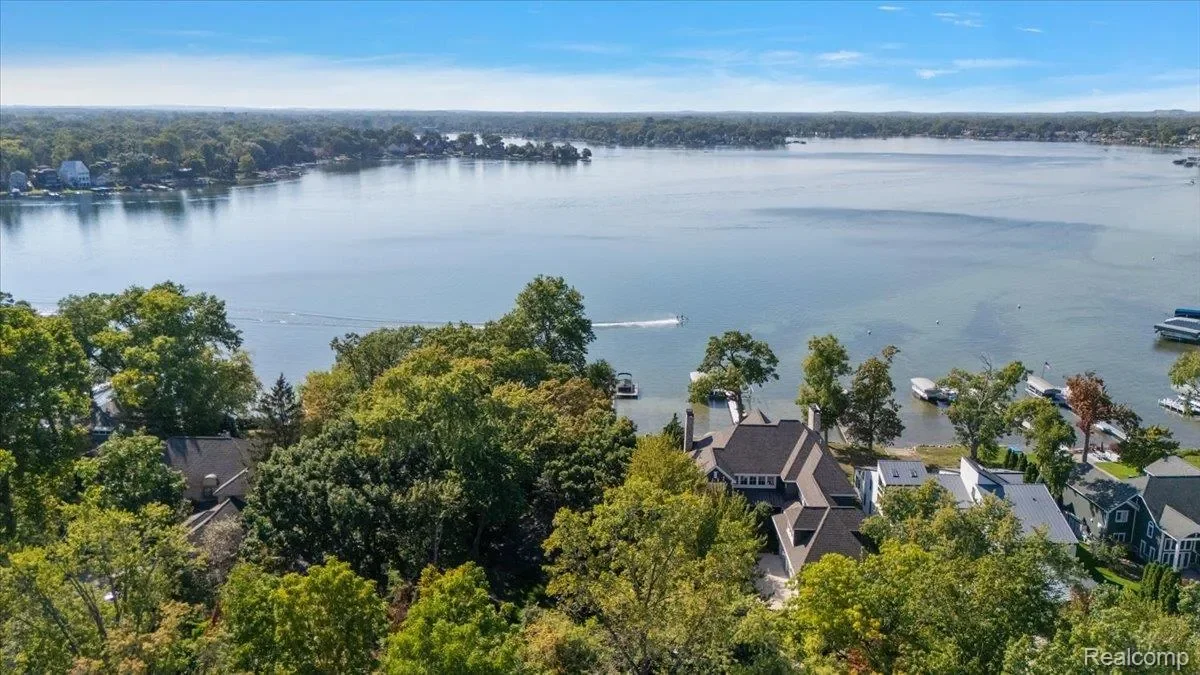 2236 Locklin Lane, West Bloomfield Charter Township, MI 48324, Orchard Lake Village, Michigan, United States. - Photo 26