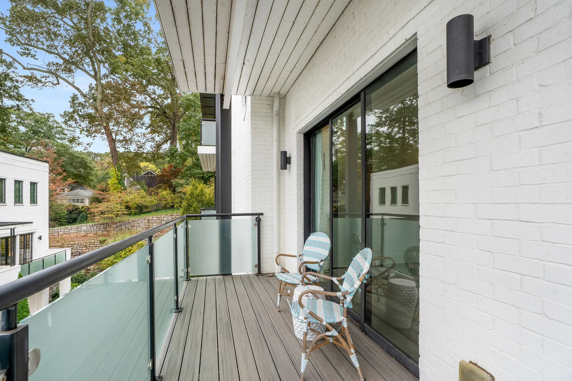 Exterior photo 5