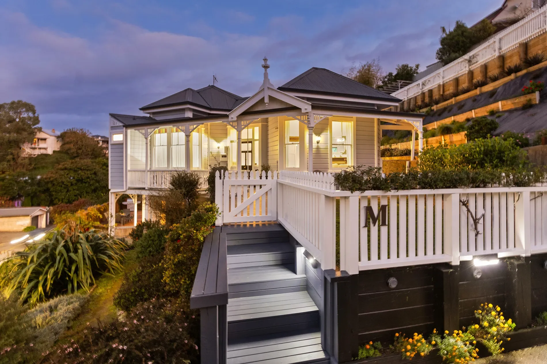 Exterior photo 5
