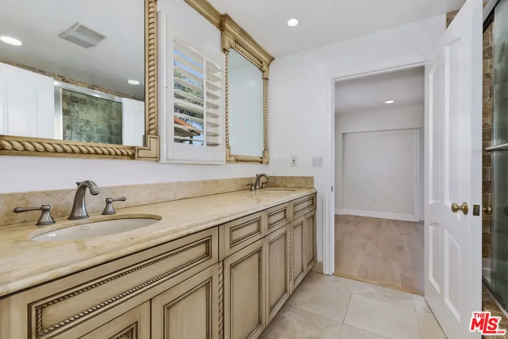 1471 S Crest Drive, Los Angeles, California, United States. - Photo 8