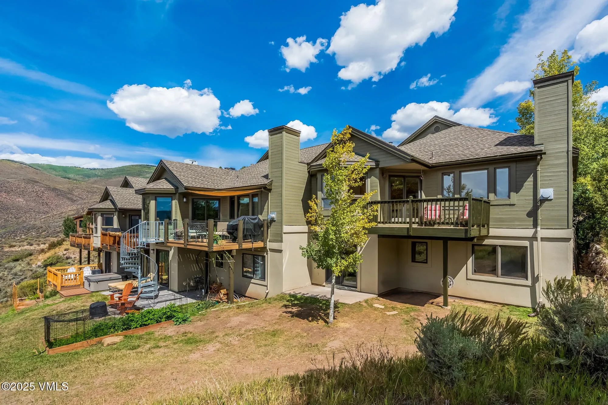 Light Filled Home with Views of the Sawatch