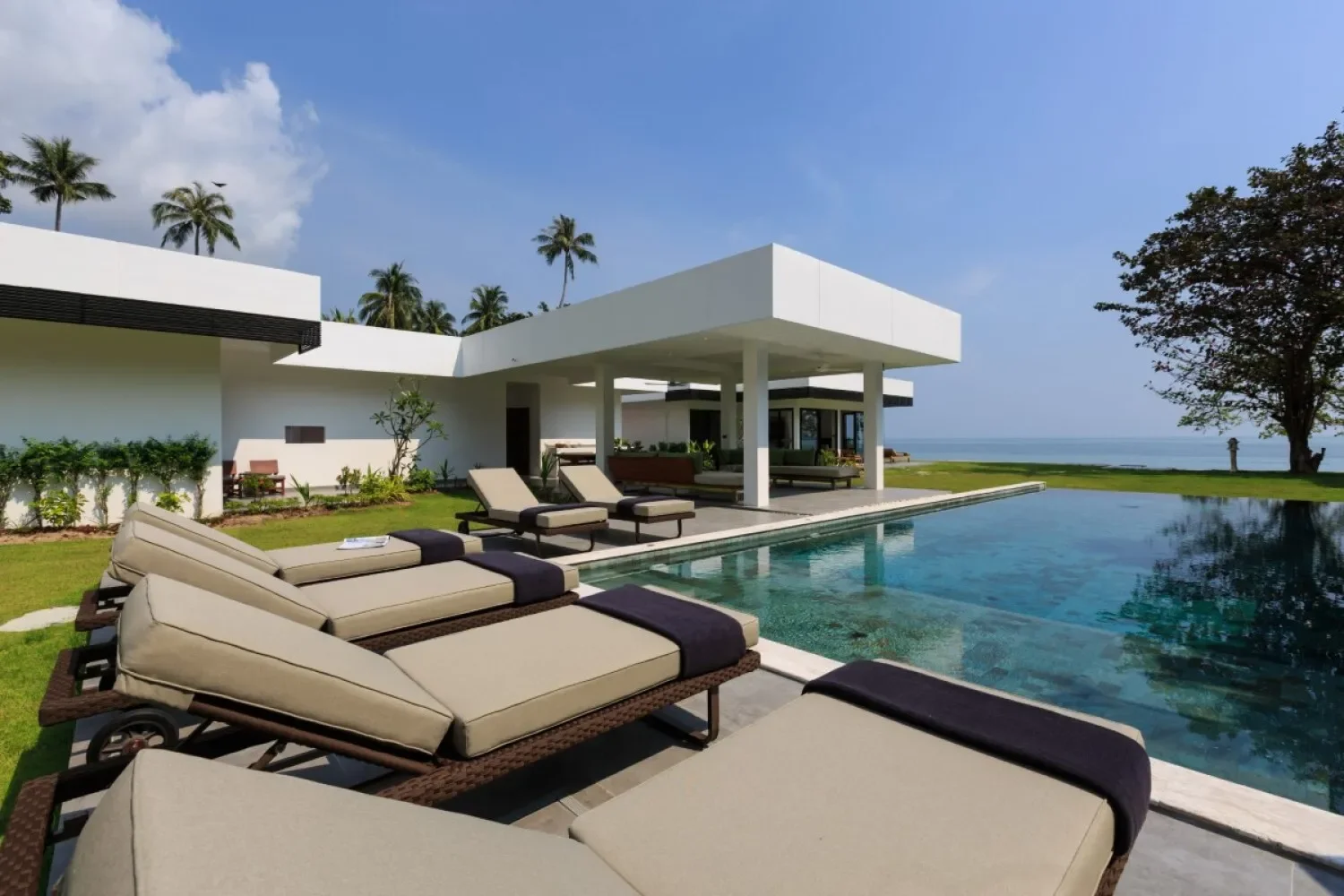 Exterior photo 6
