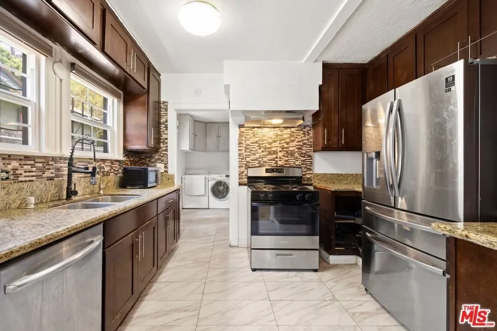 1516 La Baig Avenue, Los Angeles, California, United States. - Photo 7
