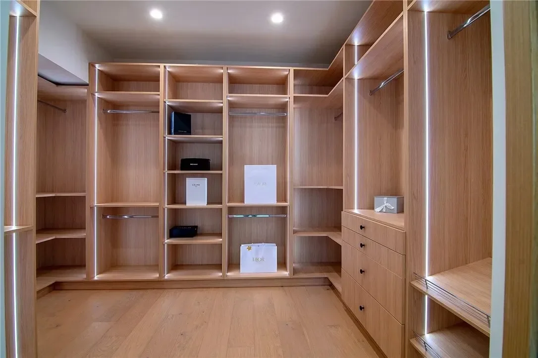 22616 Hatteras Street, Los Angeles, California, United States. - Photo 13