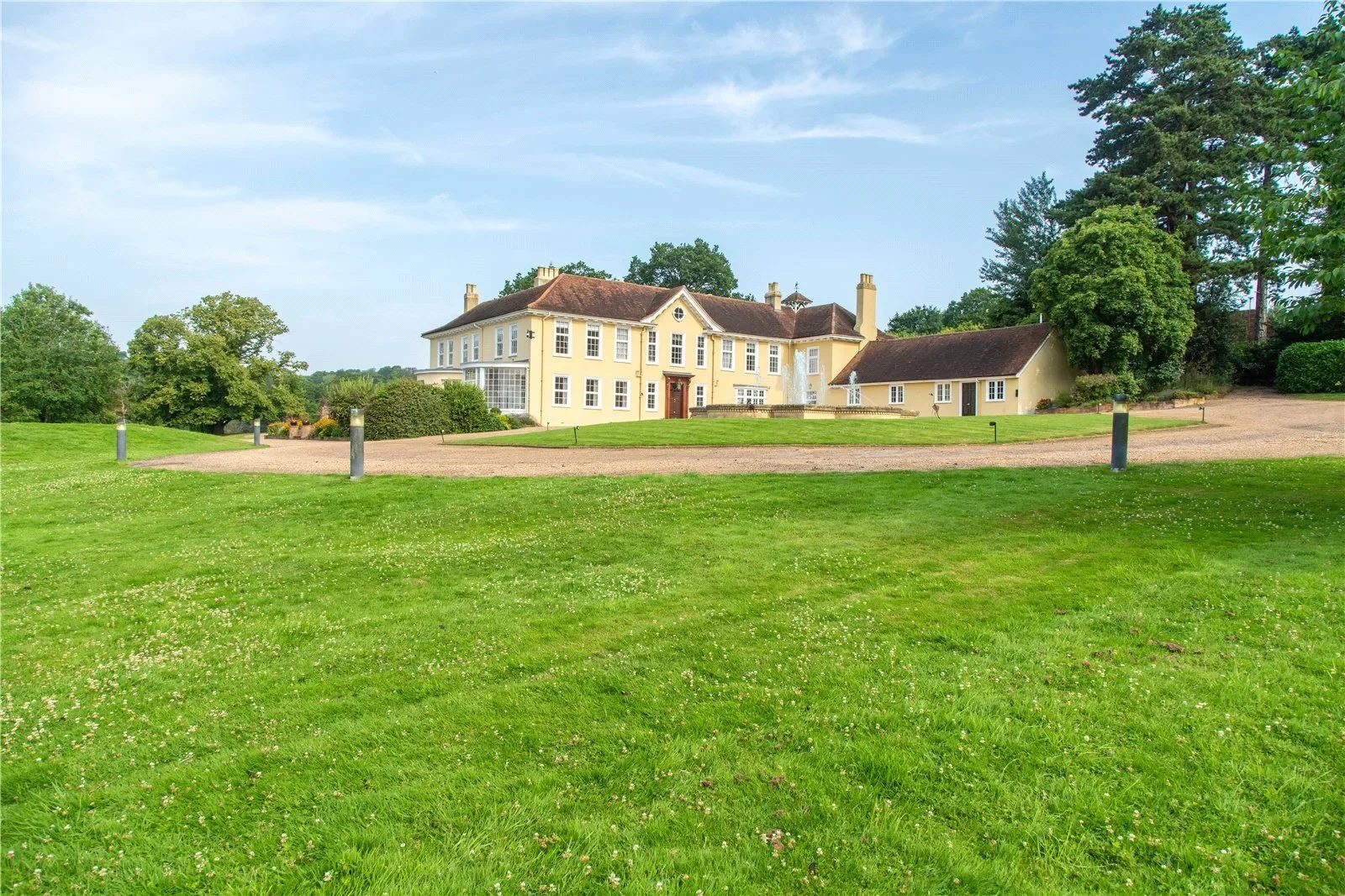 Exterior photo 8