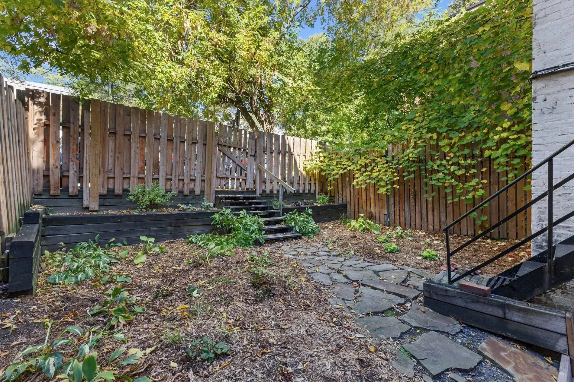 Exterior photo 5