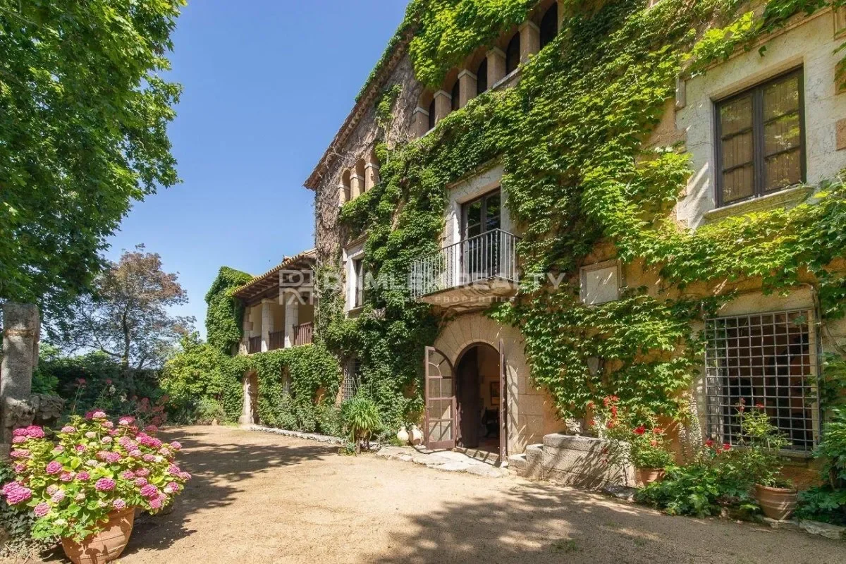 Exterior photo 2