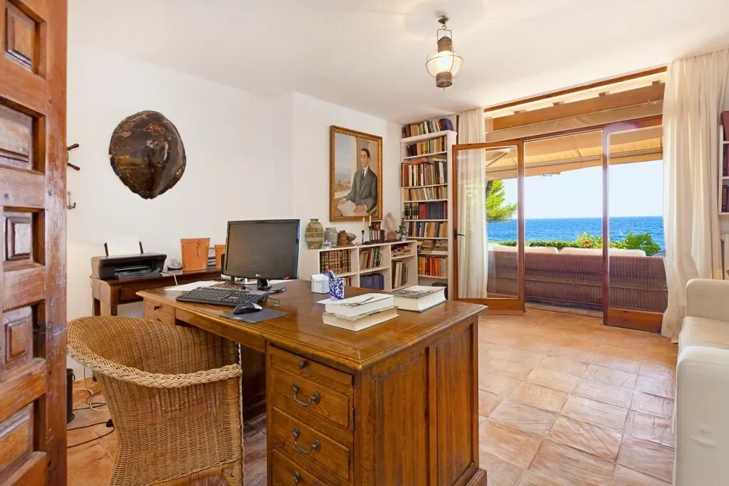 Front Line Villa With Direct Sea Access For Sale In Costa De Los Pinos, Majorca