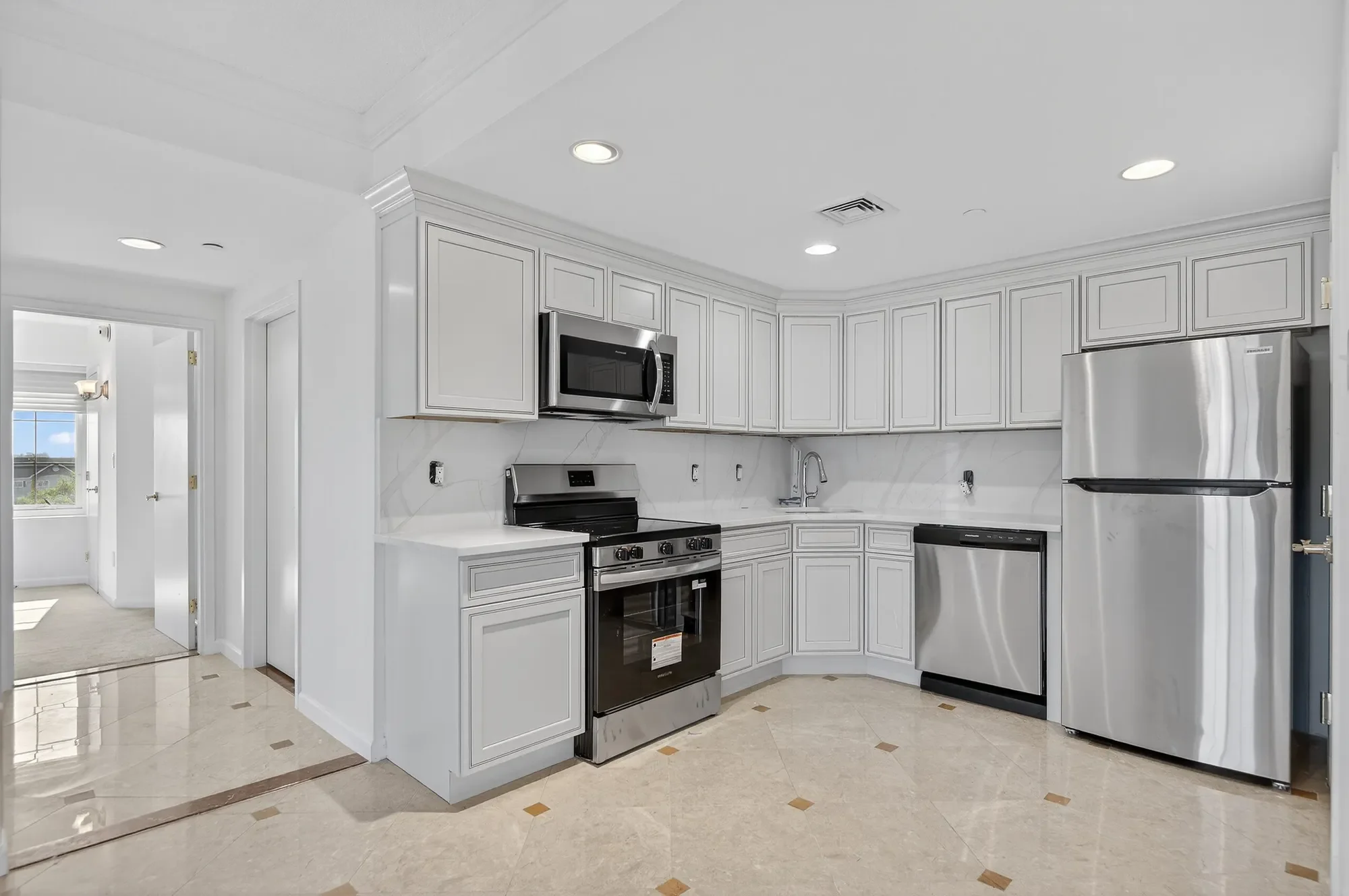 242 Maple Unit# 501, Westbury, NY 11590, Salisbury, New York, United States. - Photo 9