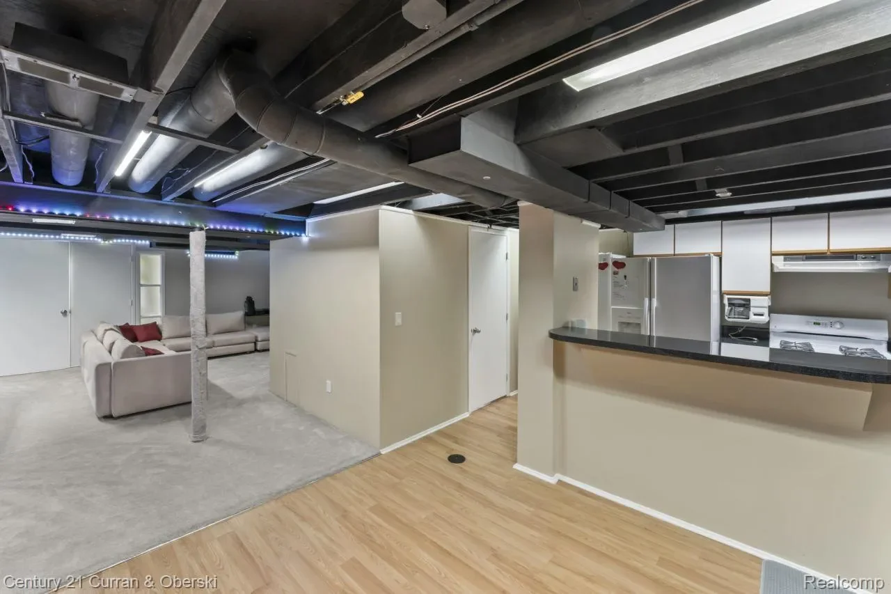 26155 Timber Trail, Dearborn Heights, MI 48127, Dearborn, Michigan, United States. - Photo 7