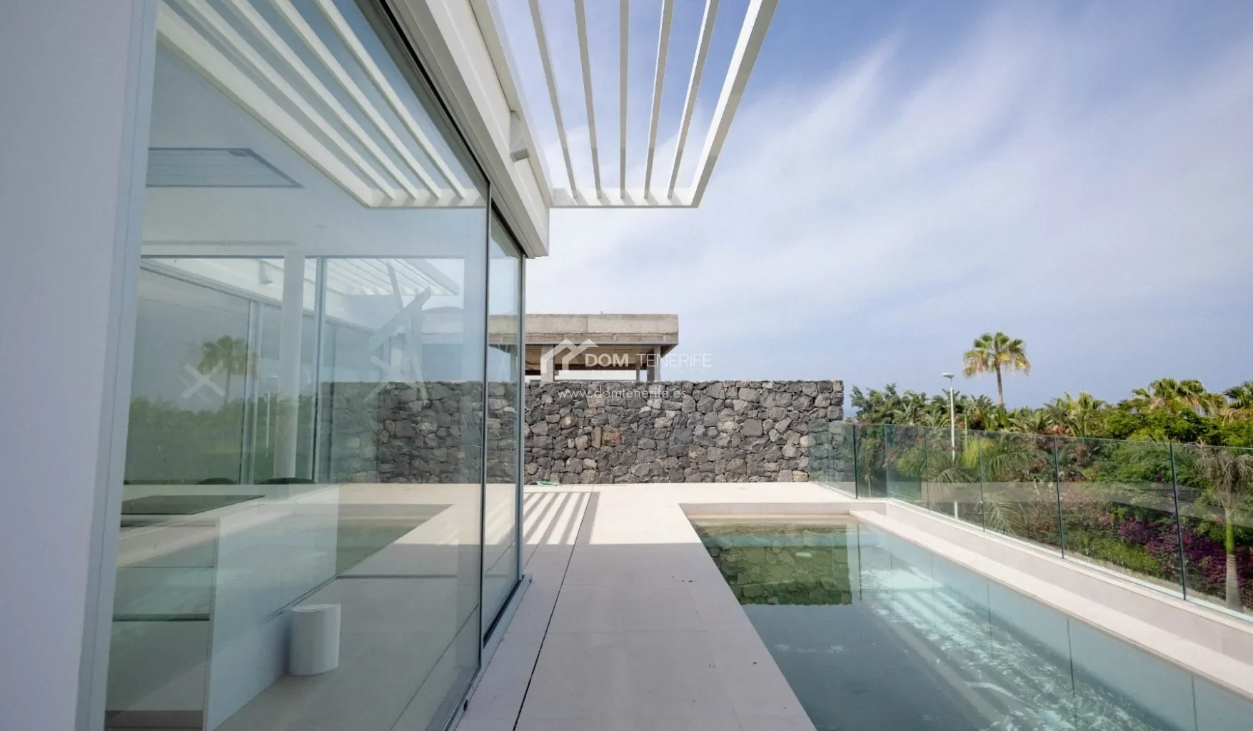 Exterior photo 3