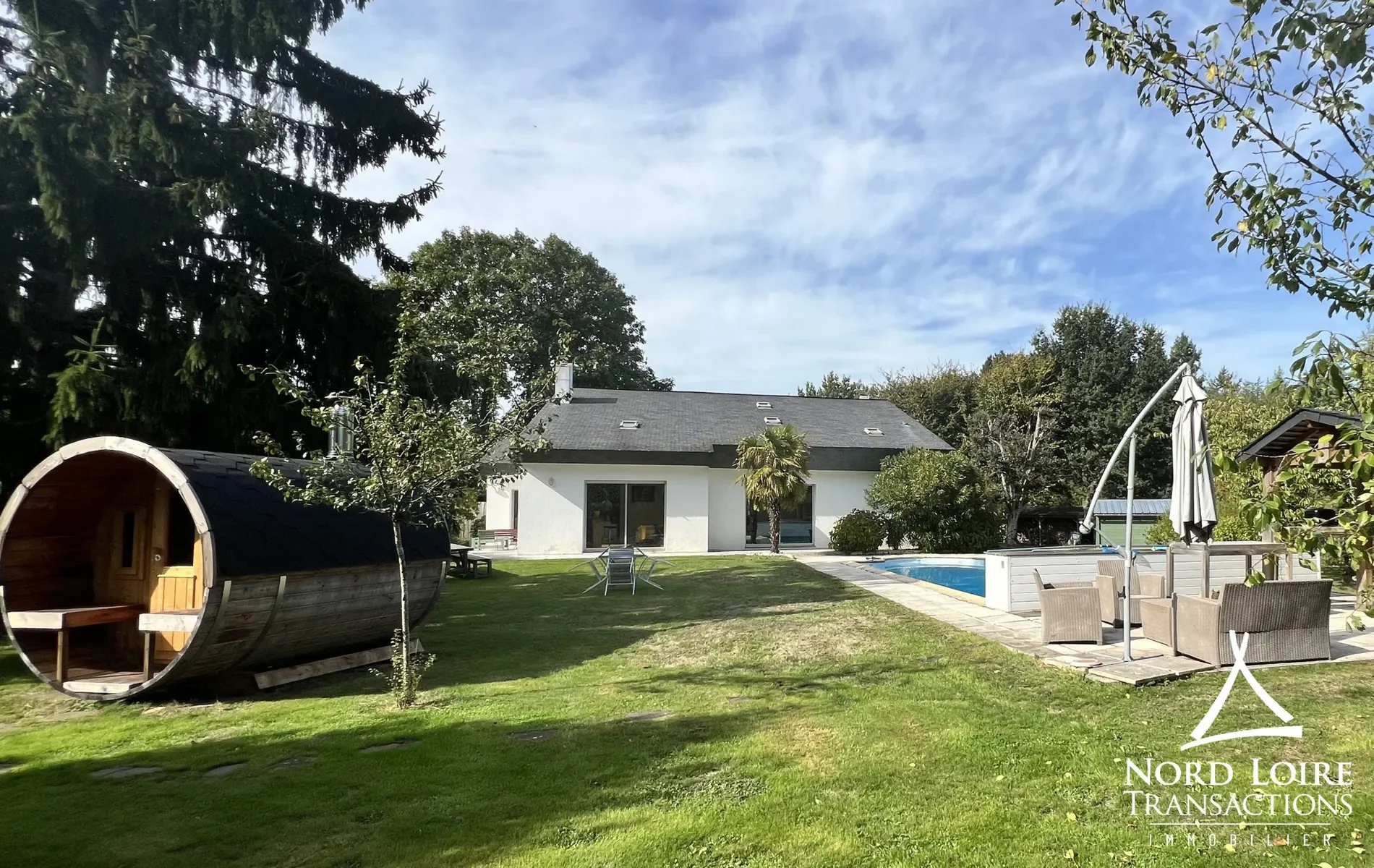 Exterior photo 2