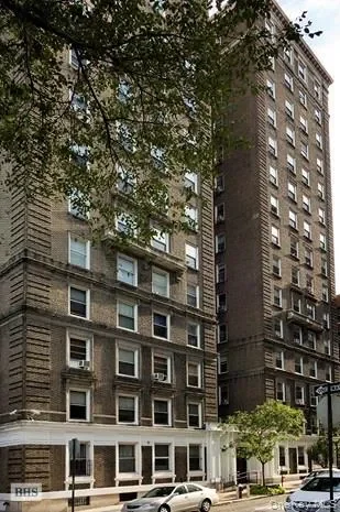 Exterior photo 2