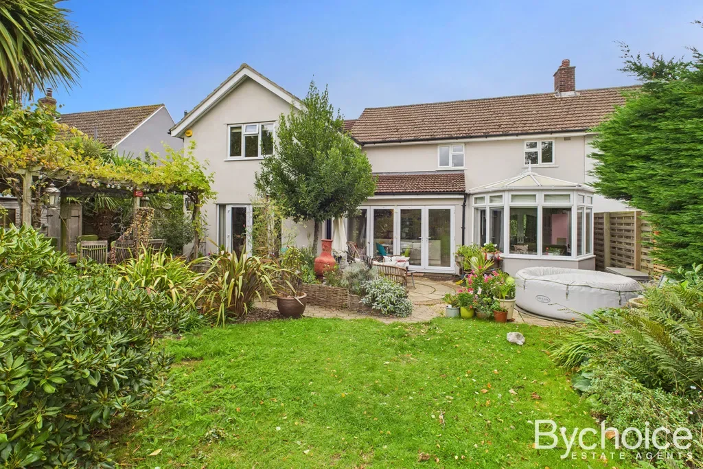 Exterior photo 5