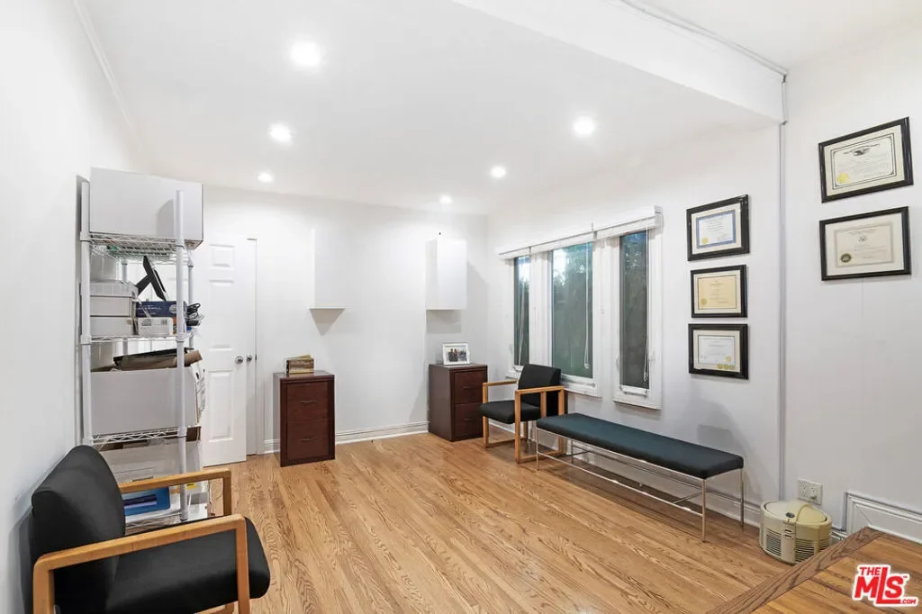 9037 Elevado Street, Los Angeles, California, United States. - Photo 36