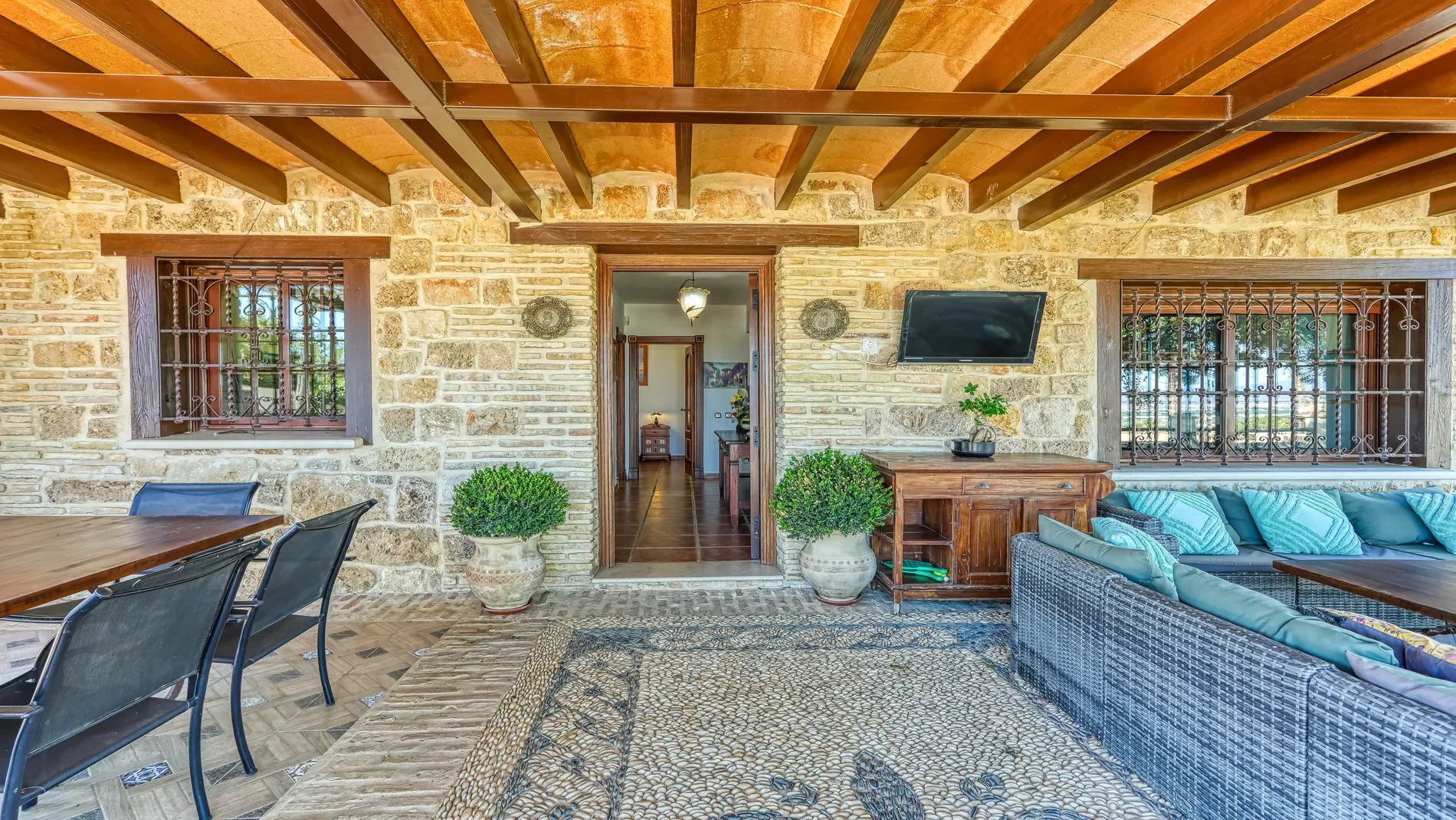 Exterior photo 4