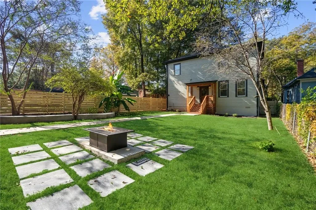 Exterior photo 8