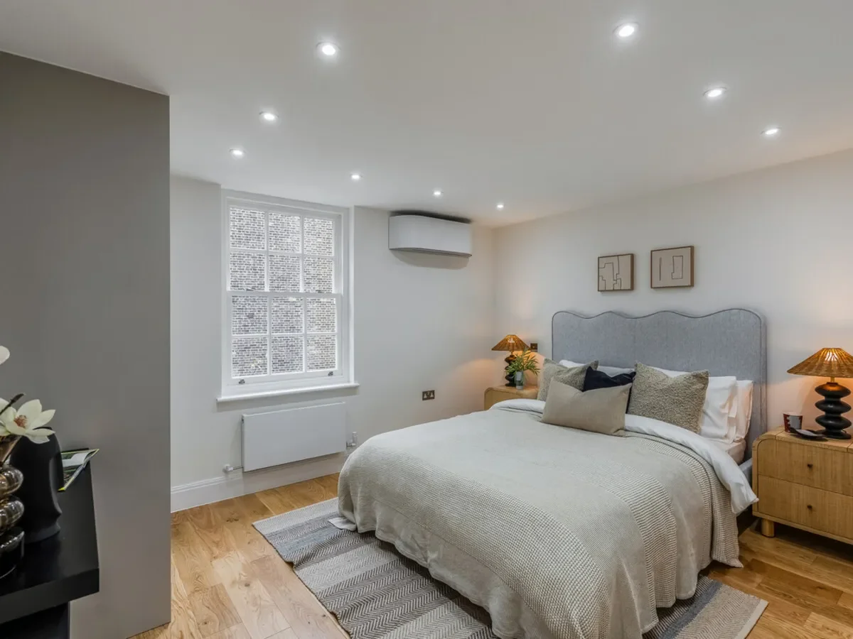 Cadogan Lane, London, SW1X, London, England, United Kingdom. - Photo 13