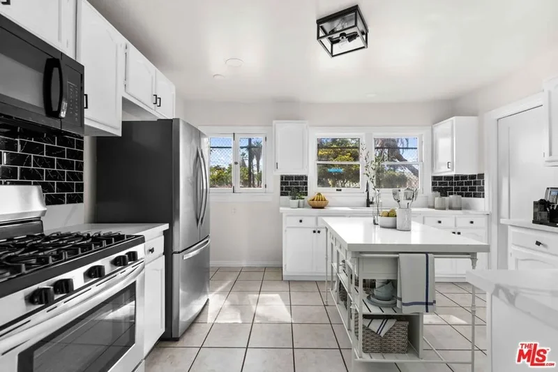 2406 3rd Avenue, Los Angeles, California, United States. - Photo 10