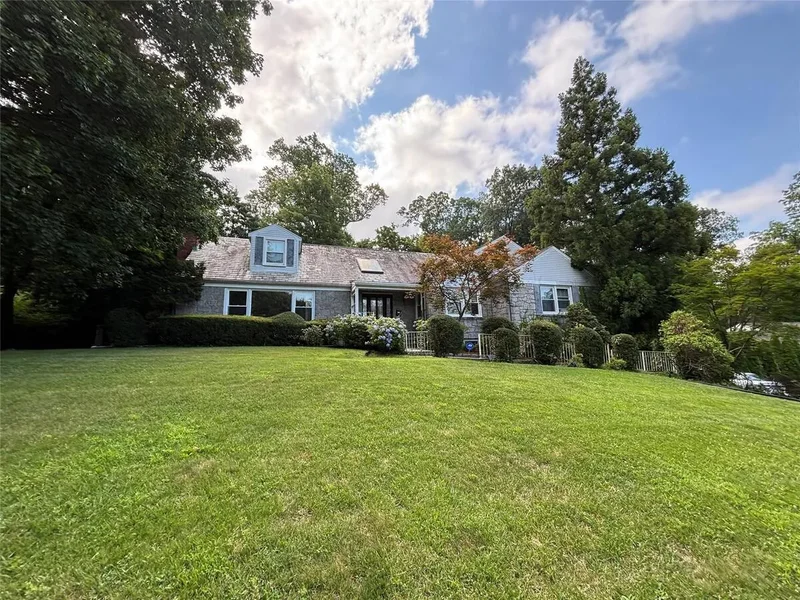 Ranch in Great Neck
