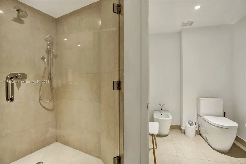 400 Alton Rd 911, Miami Beach, Florida, United States. - Photo 17