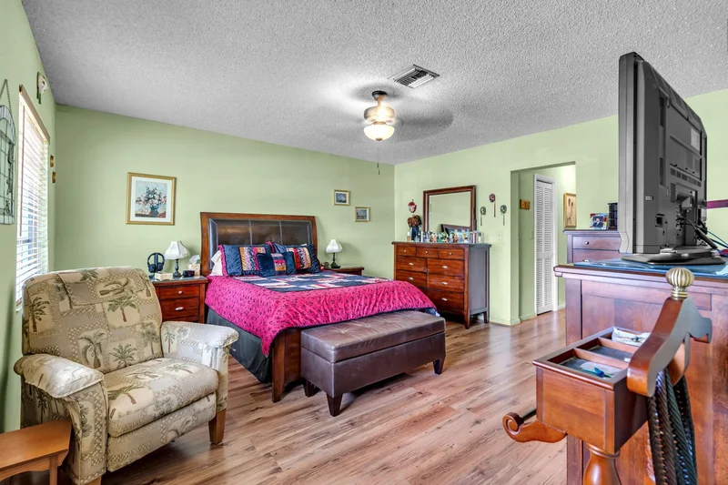 249 Carlisle Dr , Miami Springs, FL 33166, Miami Springs, Florida, United States. - Photo 25