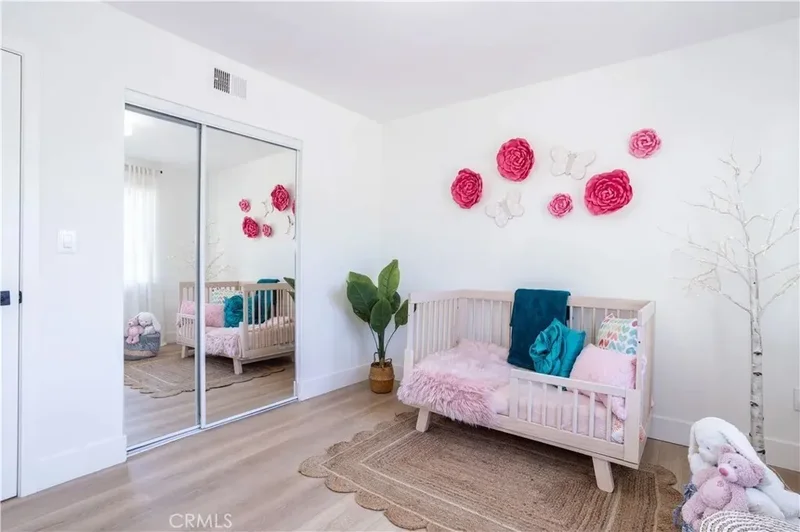 11722 Hayvenhurst, Los Angeles, California, United States. - Photo 22