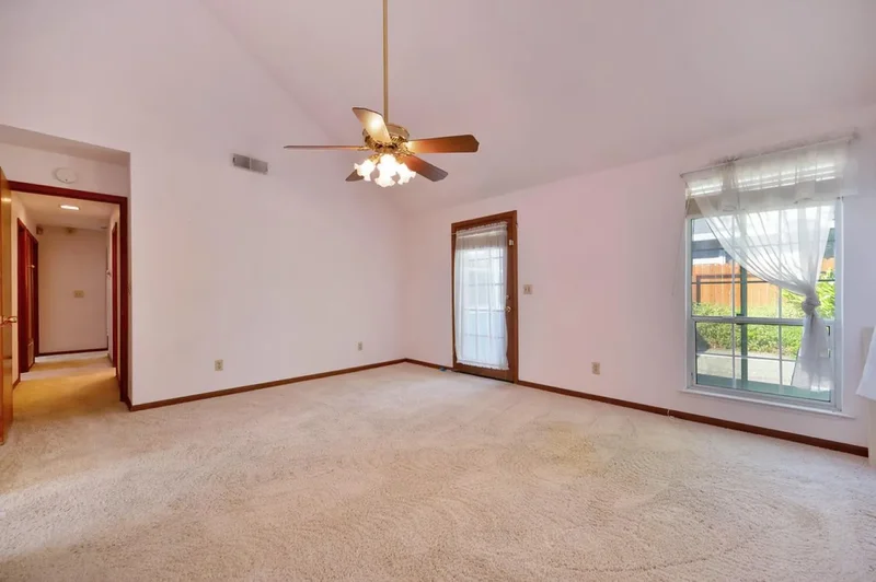 910 Notre Dame Drive, Woodland, California, United States. - Photo 32