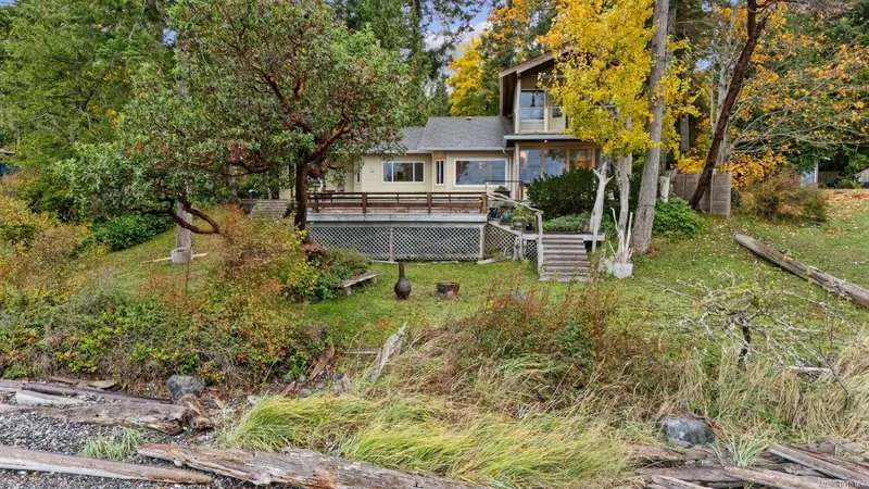 3495 Harwood Rd, Hornby Island, British Columbia, Canada. - Photo 16